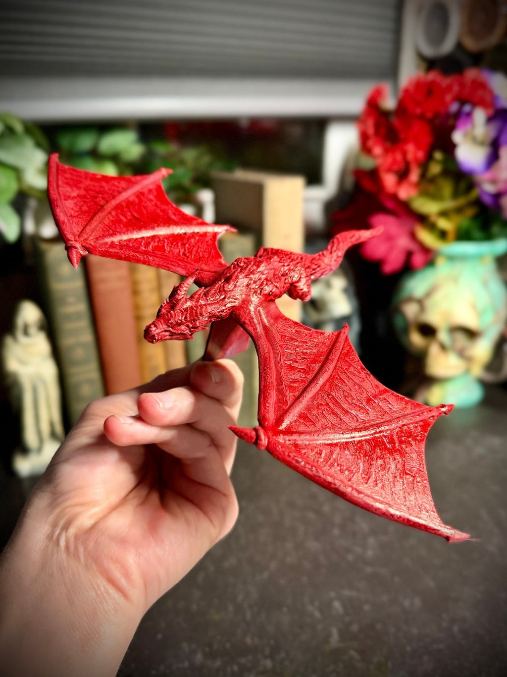 Dragon Spine Hugger - Book Decor  - Magnet - DnD Gift (unpainted)