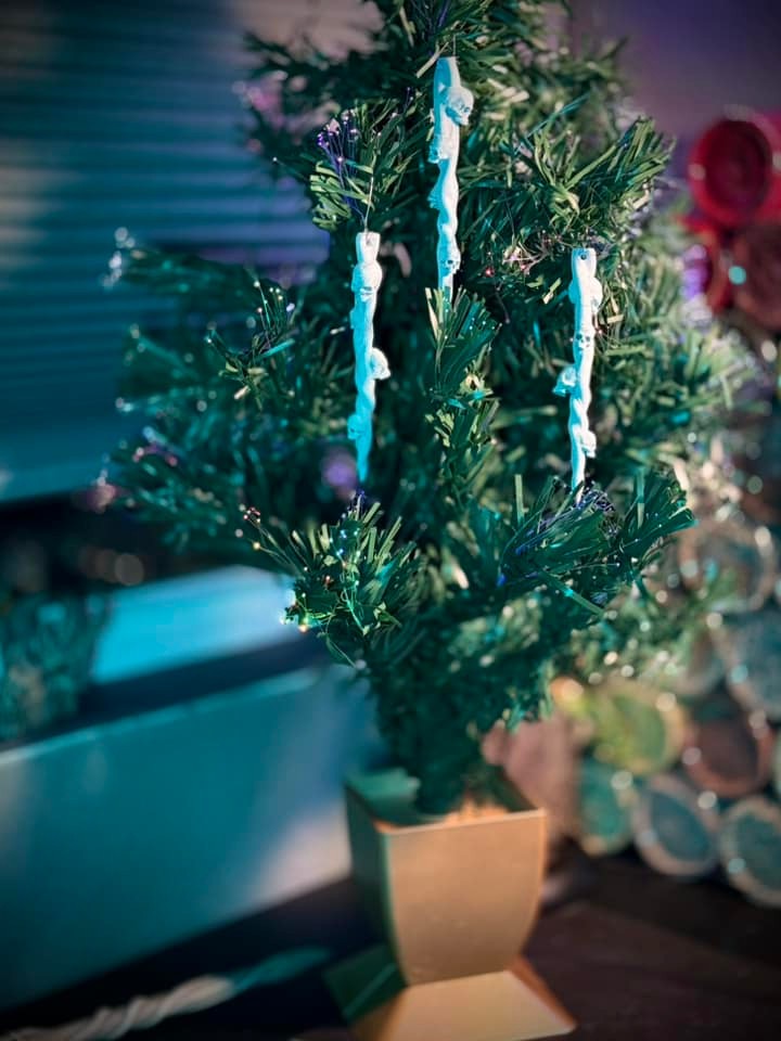 Icyskull - Skull Christmas Ornaments and Hanging Decorations (unpainted)