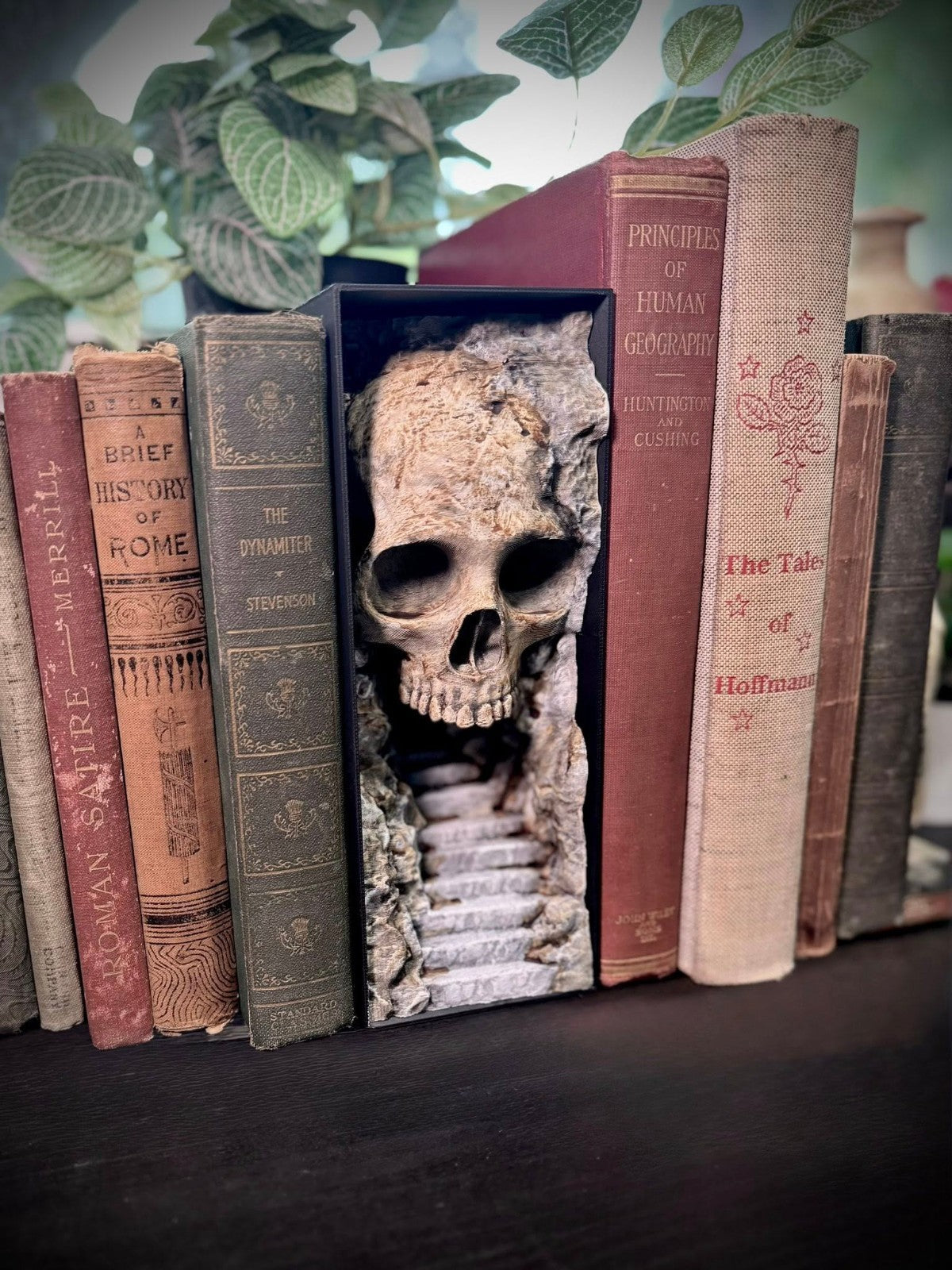 Skull Cave Book Nook - Stairs Ascending into the Lair of the Dead (unpainted)