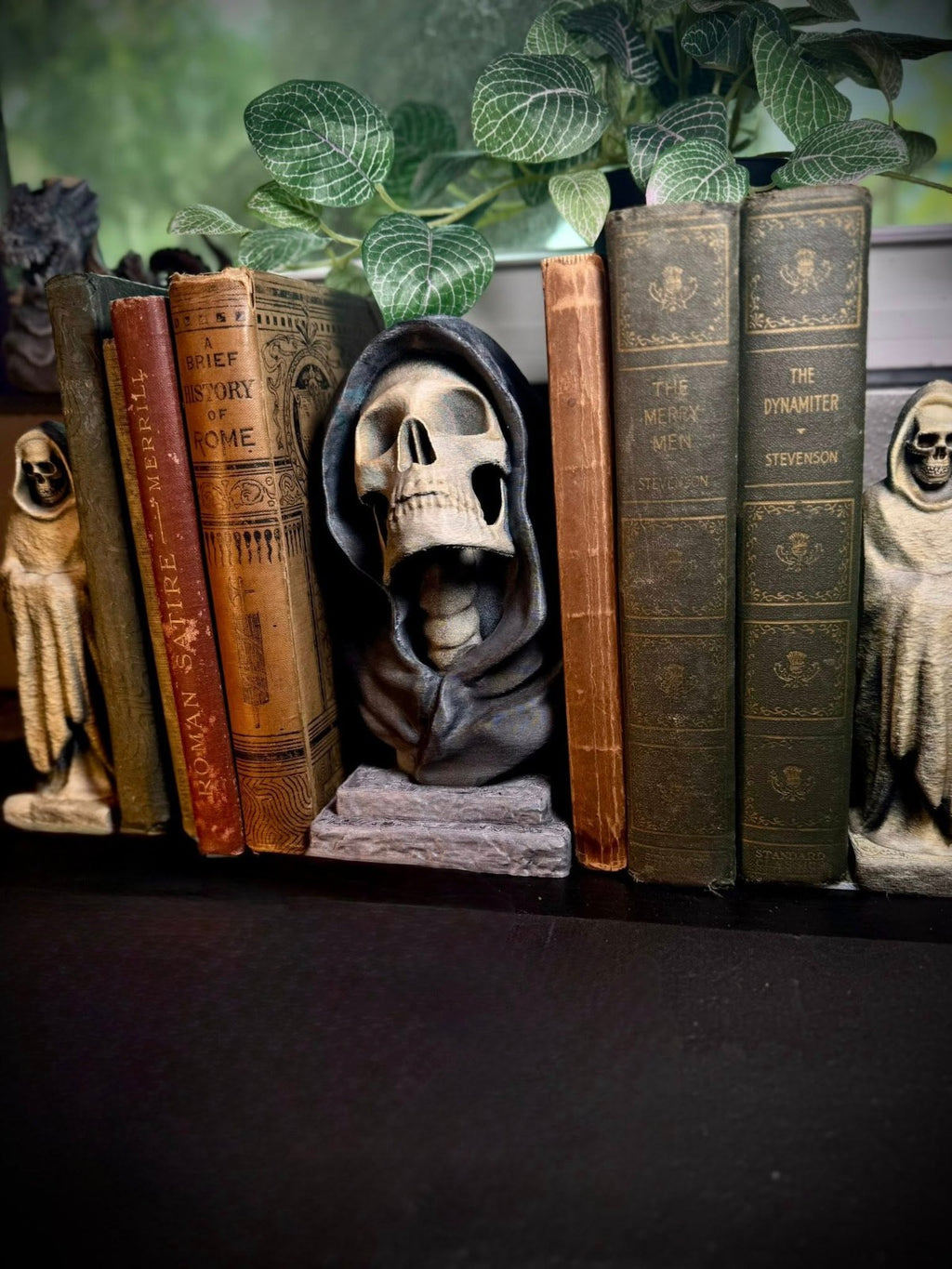 Hooded Skull Statue and Bookends (unpainted)