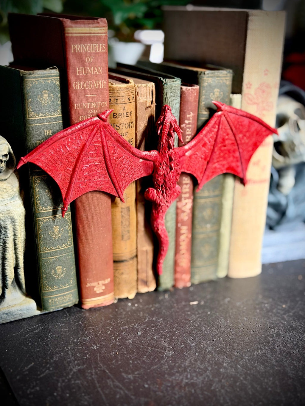 Dragon Spine Hugger - Book Decor  - Magnet - DnD Gift (unpainted)