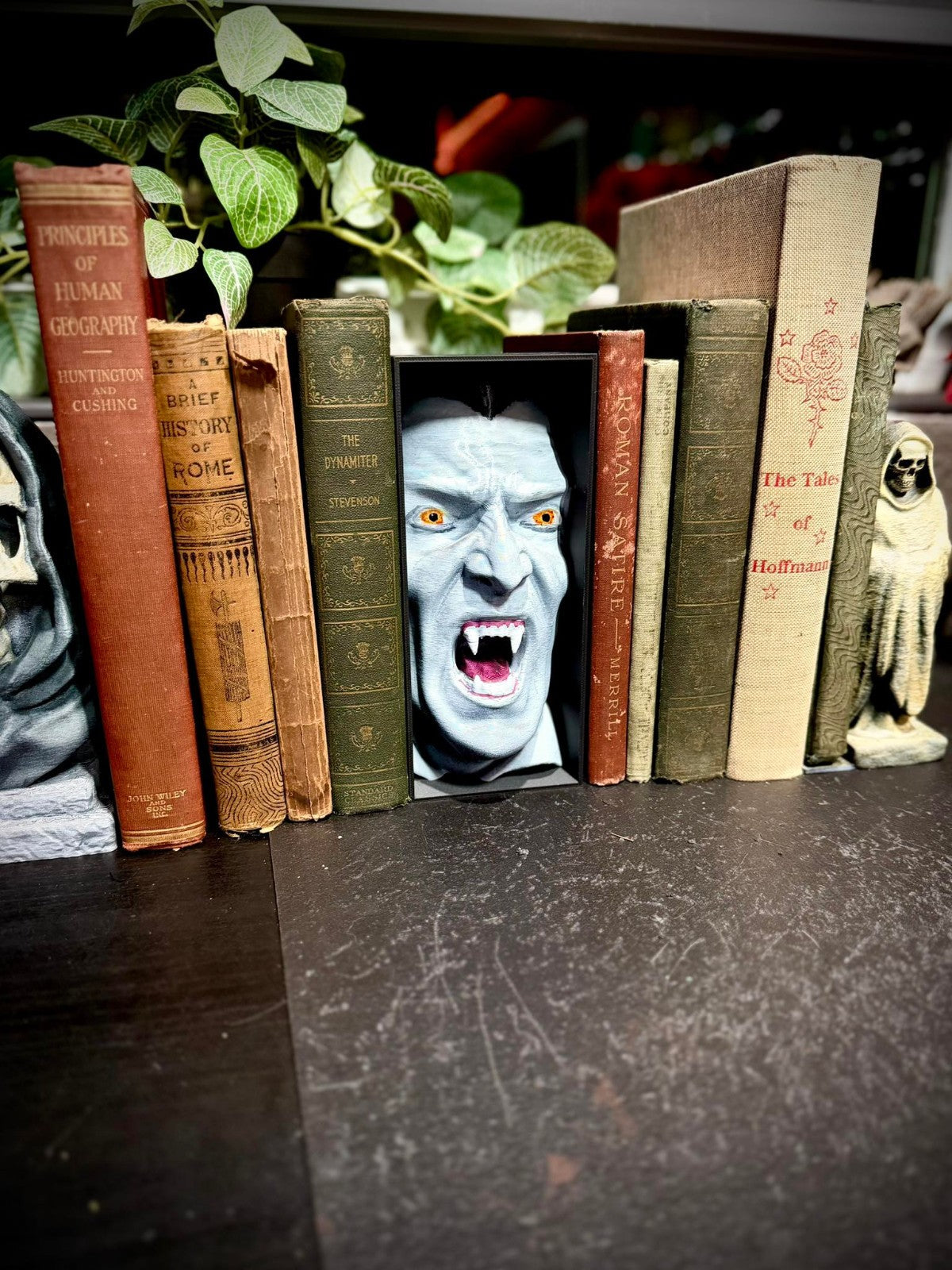 Dracula Book Nook - Halloween Decor (unpainted)