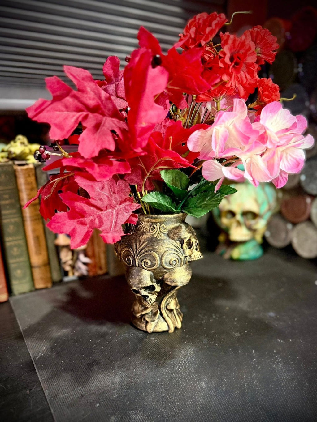 Gothic Mushroom Skull Vase  -  DnD Table Centerpiece - Halloween (unpainted)